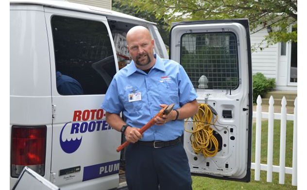 Jason Hawes Ghost Hunter in front of Roto-Rooter van